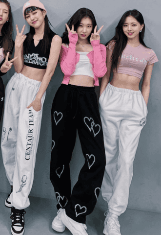 Black Heart Printed Pants | Chaeryeong – ITZY