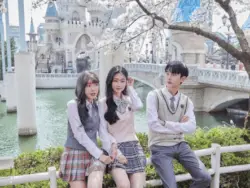 Seoul Lotte World 1-Day Pass with Korean School Uniform Rental